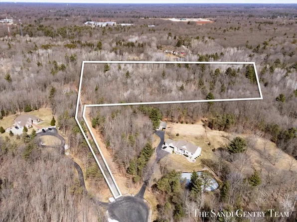 16400 Longleaf Ln, Spring Lake, MI 49456