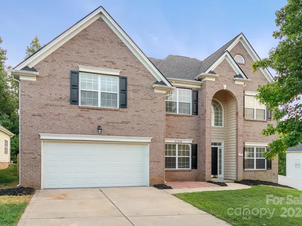 3720 Watts Bluff Dr, Charlotte, NC 28213