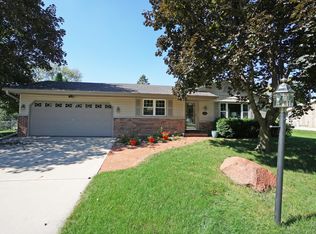 3625 S Cottonwood Rd, New Berlin, WI 53151