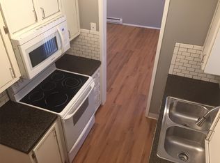 824 3rd St NE APT D, Puyallup, WA 98372