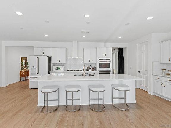 5th image of 34490 Bloomberry Rd