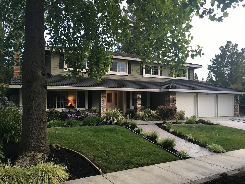 Beautiful Diablo West is walking distance to bike trail and