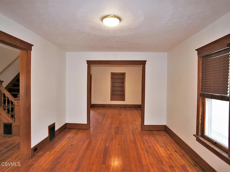 305 Walnut St — Photo 4