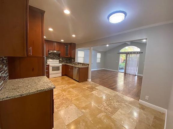 4th image of 5792 Halleck Dr