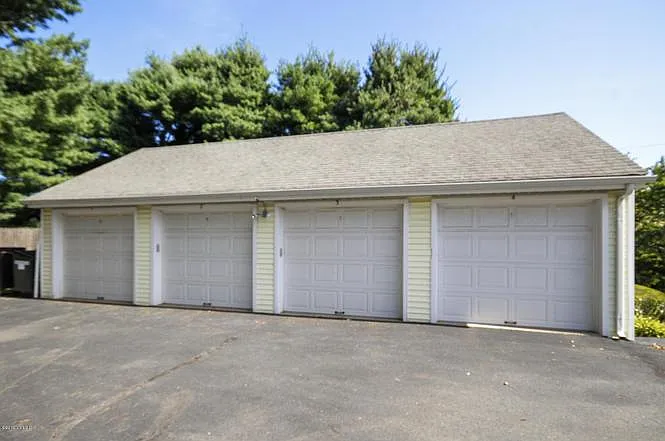 33 Talbot Ln #3 — Photo 13