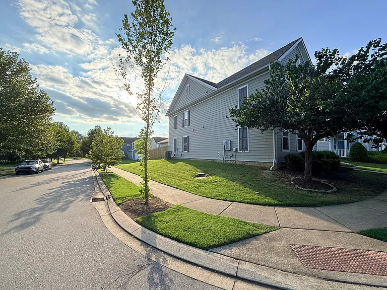 1168 Amelia Park Dr — Photo 4