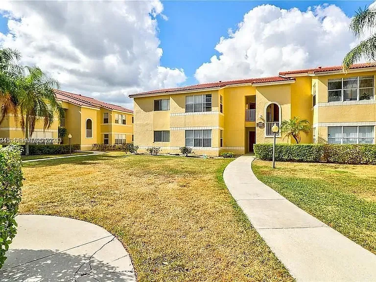 12760 Vista Isles Dr #721 — Photo 1