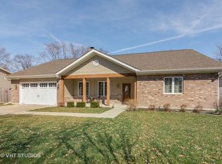151 N Boynton Dr, Palatine, IL 60074