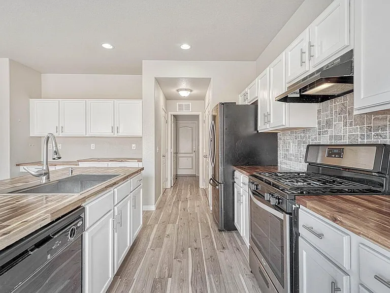 6442 Silverwind Cir — Photo 3