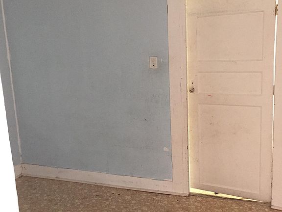 3rd image of 320 E Dale St