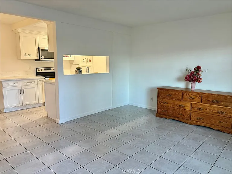 1735 E Washington St #G12 — Photo 4