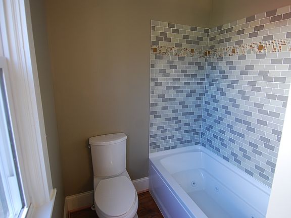 Jacuzzi tub in master