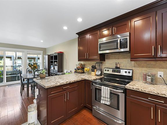 2nd image of 982 Rattanwood Pl #101