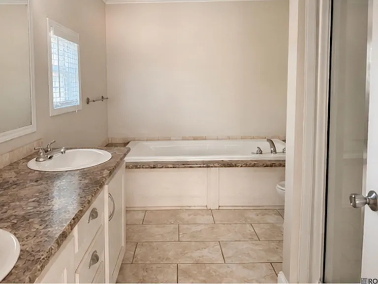 111 West Dr — Photo 6
