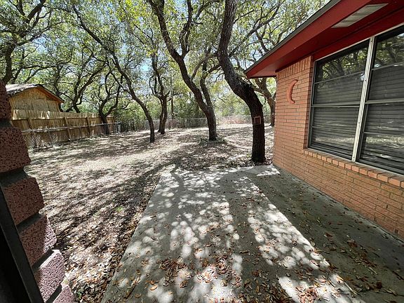 3rd image of 111 Greenway Ln