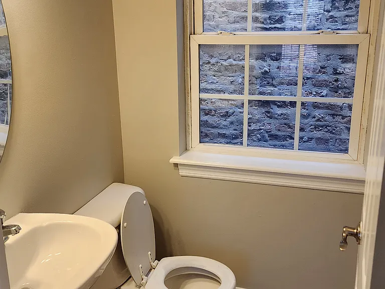 2453 W Grenshaw St #B — Photo 15