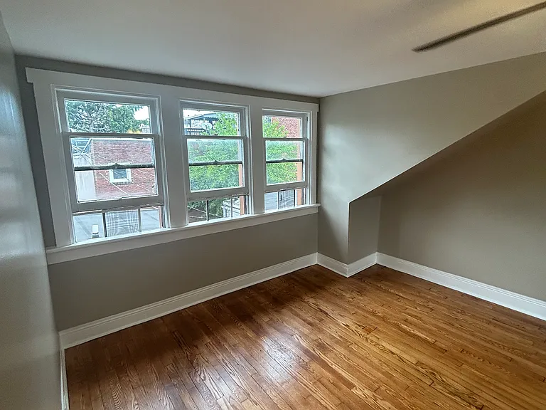 118 Boas St #2 — Photo 8