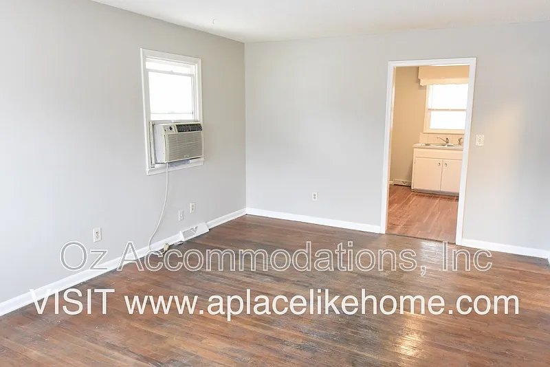 2 bed, 1.0 bath, 780 sqft, $999 — Photo 2