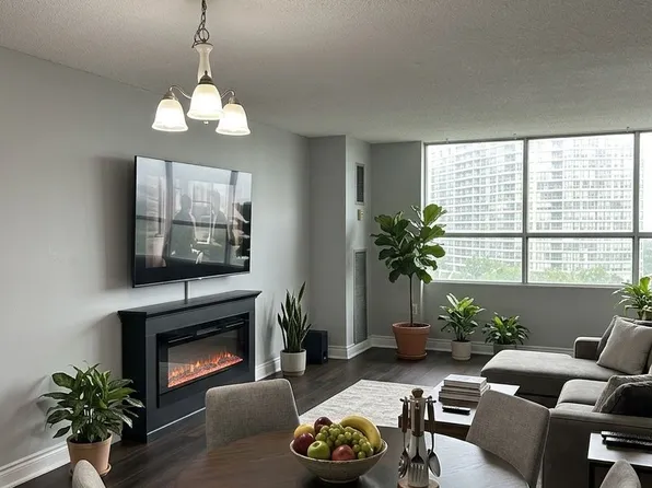 40 Panorama Ct #807, Toronto, ON M9V 4M1