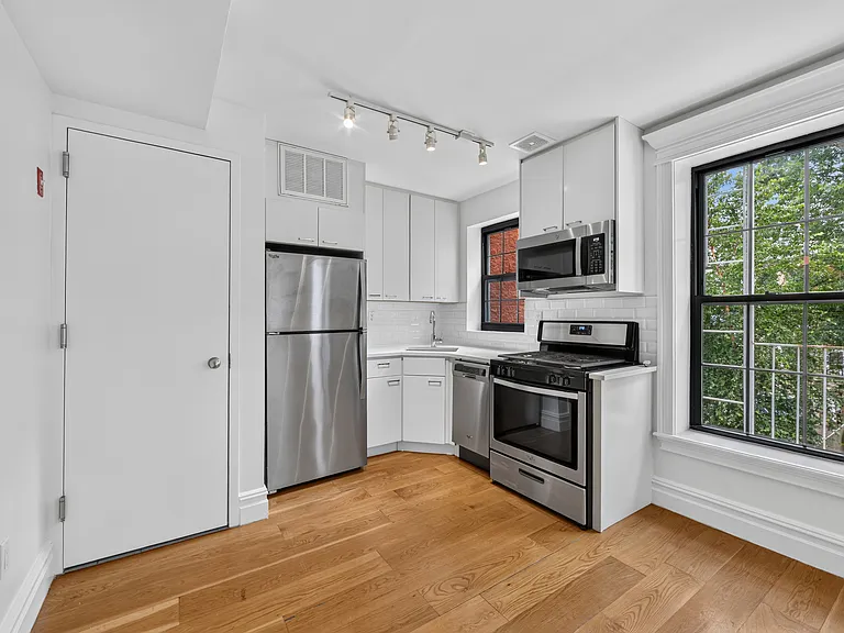 318 Madison St #2 — Photo 5