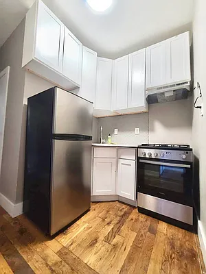 Rented by Delmark Realty LLC | media 33