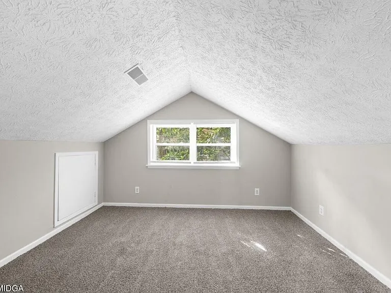 2420 Kingsley Dr — Photo 9