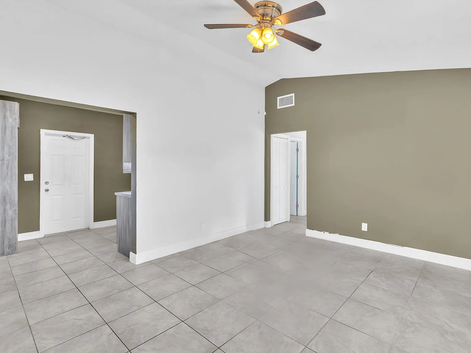 525 Northwest 10th Avenue - 1 — Photo 3