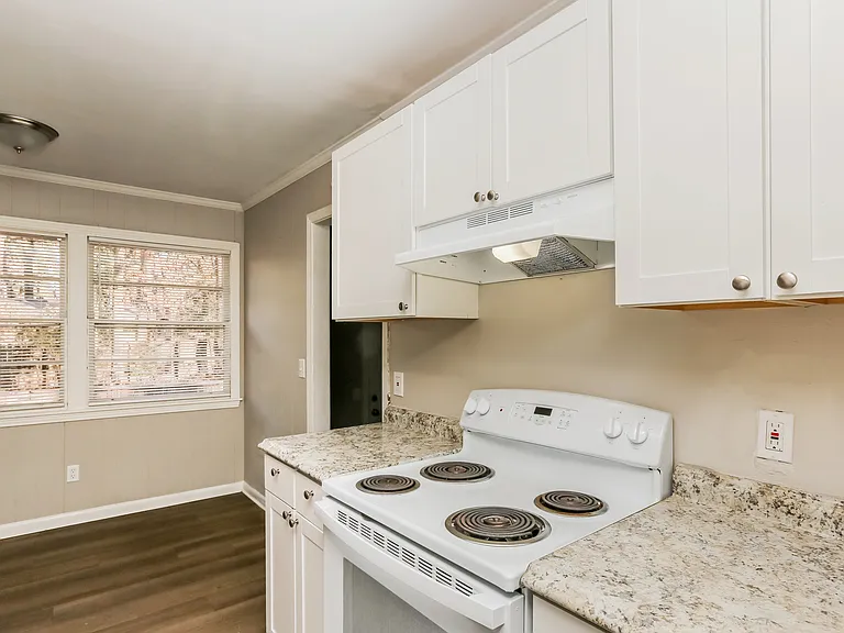 5538 Pine Lane Dr — Photo 2