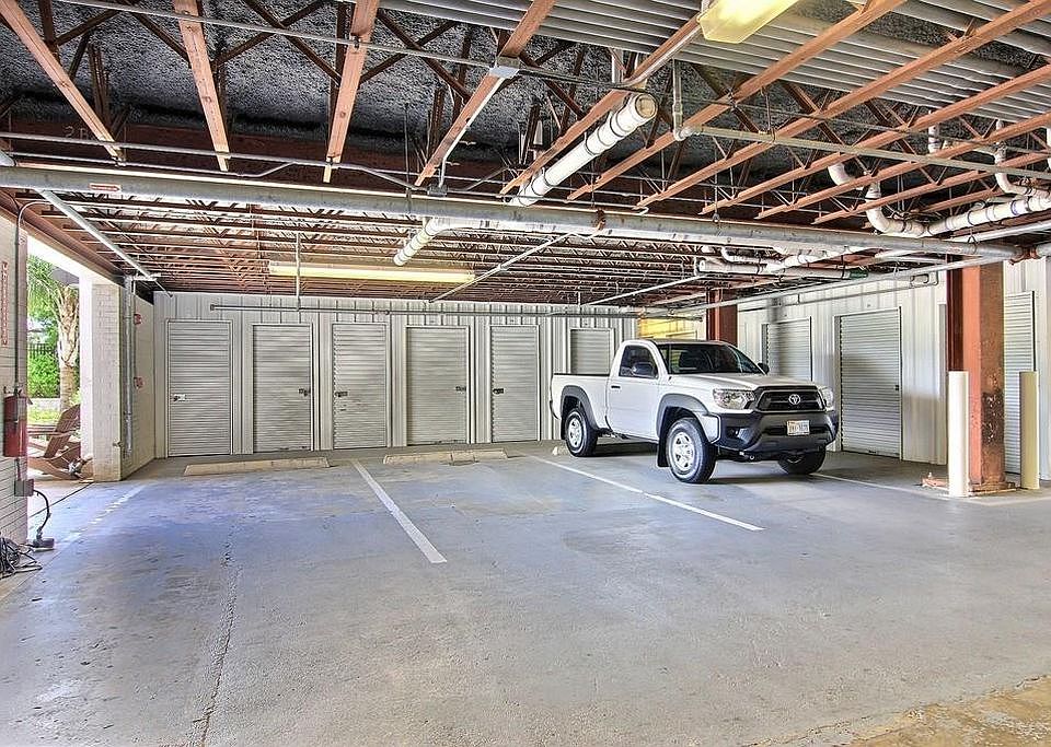 2nd image of 901 N Broadway Streeet #203