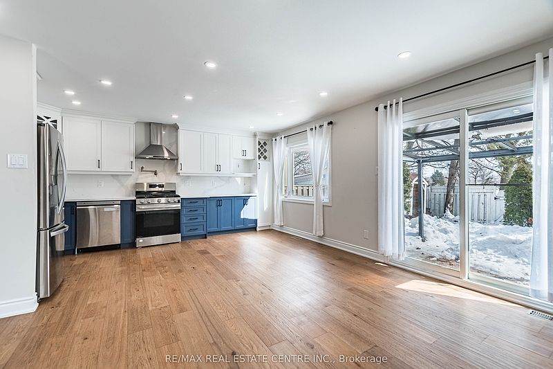 Brampton House for rent - 3 Bedrooms — photo 9