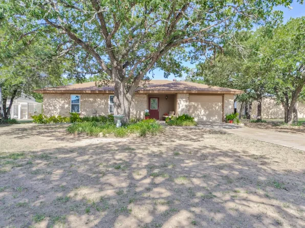 1801 Country Club Rd, Bowie, TX 76230