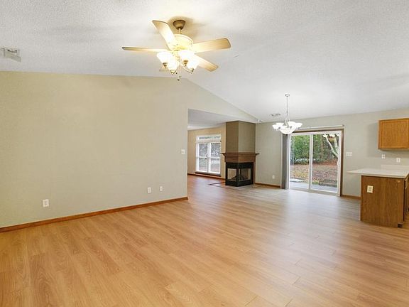 4th image of 147 E Ivybridge Dr