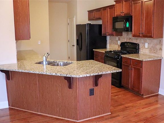 5th image of 240 Ascott Ln #240