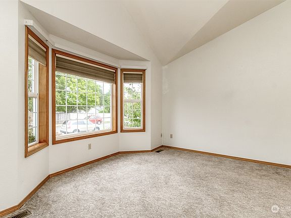 4th image of 6023 Thornbury Place SE