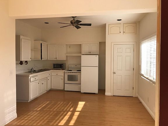 5th image of 909 S Cleveland St APT B