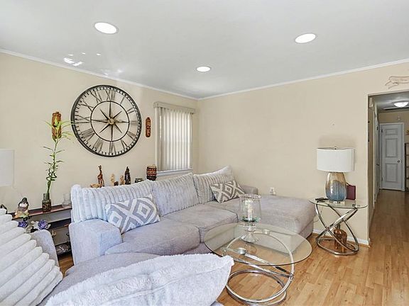 4th image of 1280 Strand St