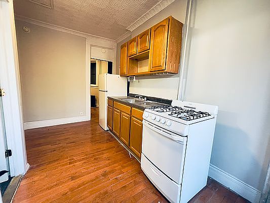 2nd image of 716 Sackett St APT 2RF