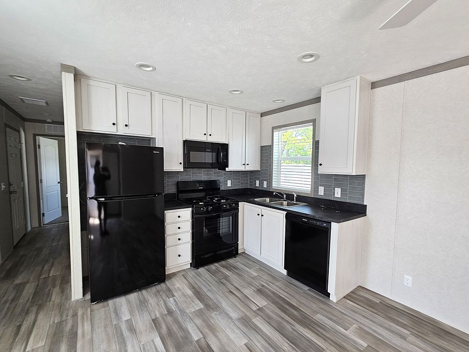 1st image of 2416 Catalpa St #105