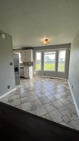 3 bed, 1150 sqft, $1,400 — Photo 3