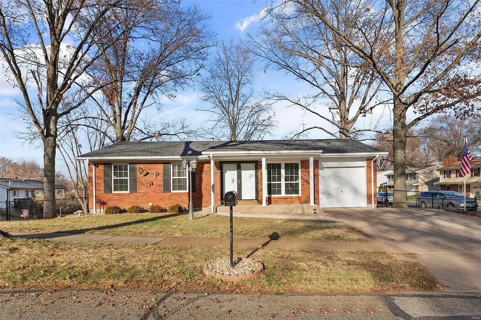 192 Chinon Dr photo 1