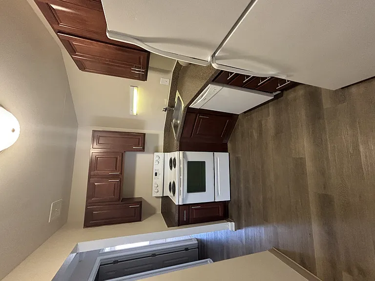 Hummingbird Pointe & The Gardens — Photo 29