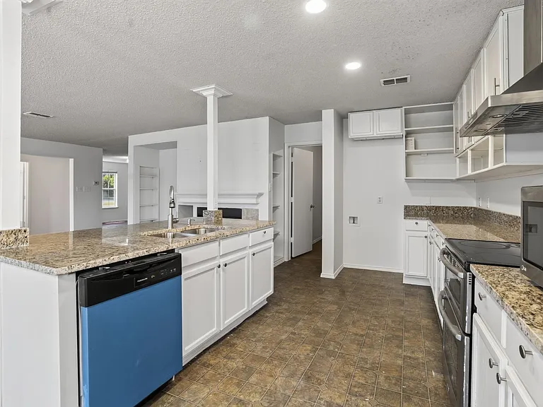 1665 Princess Ln — Photo 29