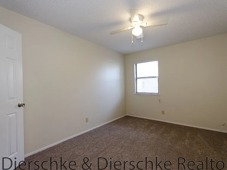 830 Van Zandt St — Photo 9