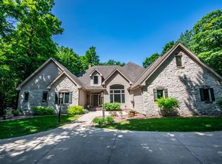 4752 Rolling Hills Rd, Hartford, WI 53027