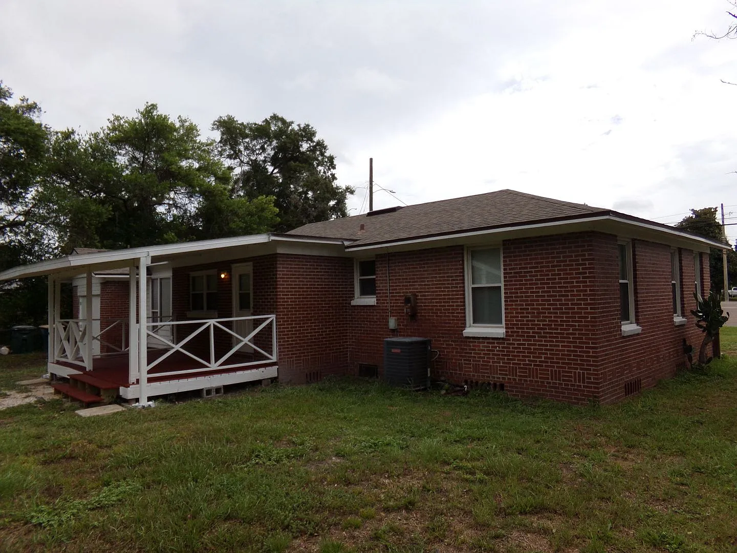 Charming Three Bedroom Home- Newly remodled Kitchen — Photo 2