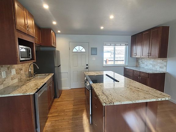 5th image of 219-227 S Holly St #221
