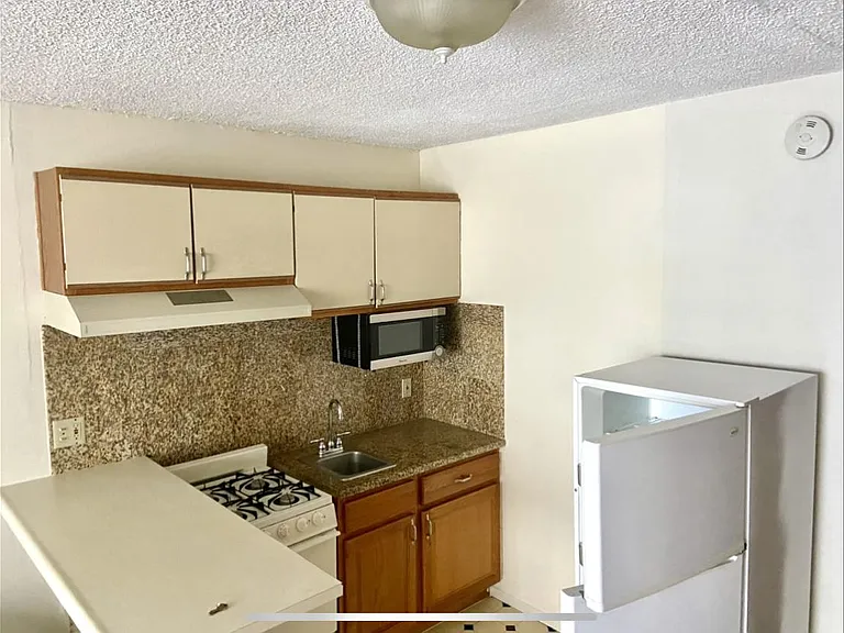 1129 W 27th St — Photo 3