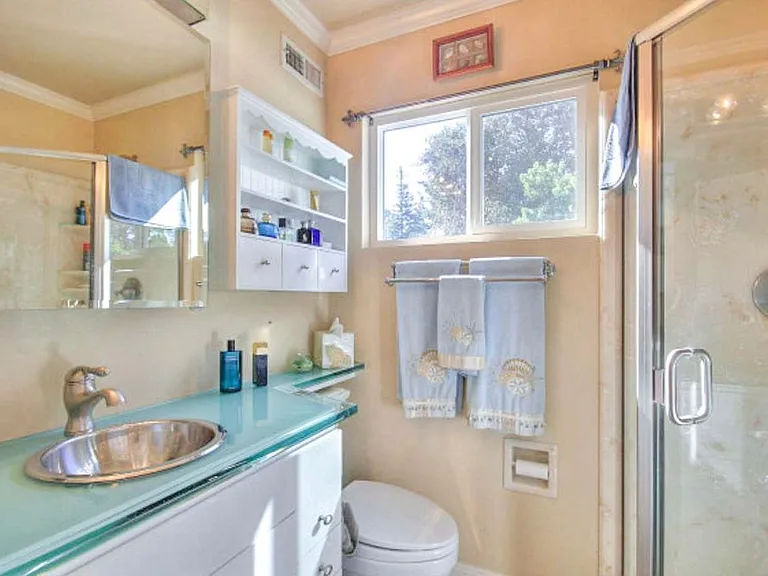 1513 Williams Ave — Photo 5