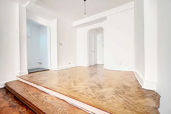 Rented by Urbane Brokerage | media 3