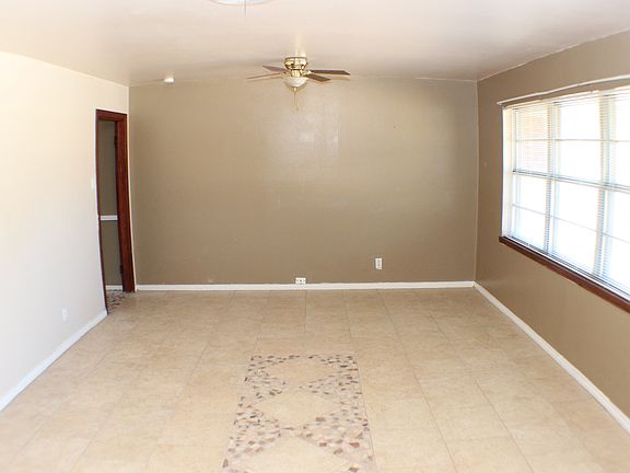 4th image of 2310 Sunny Ln